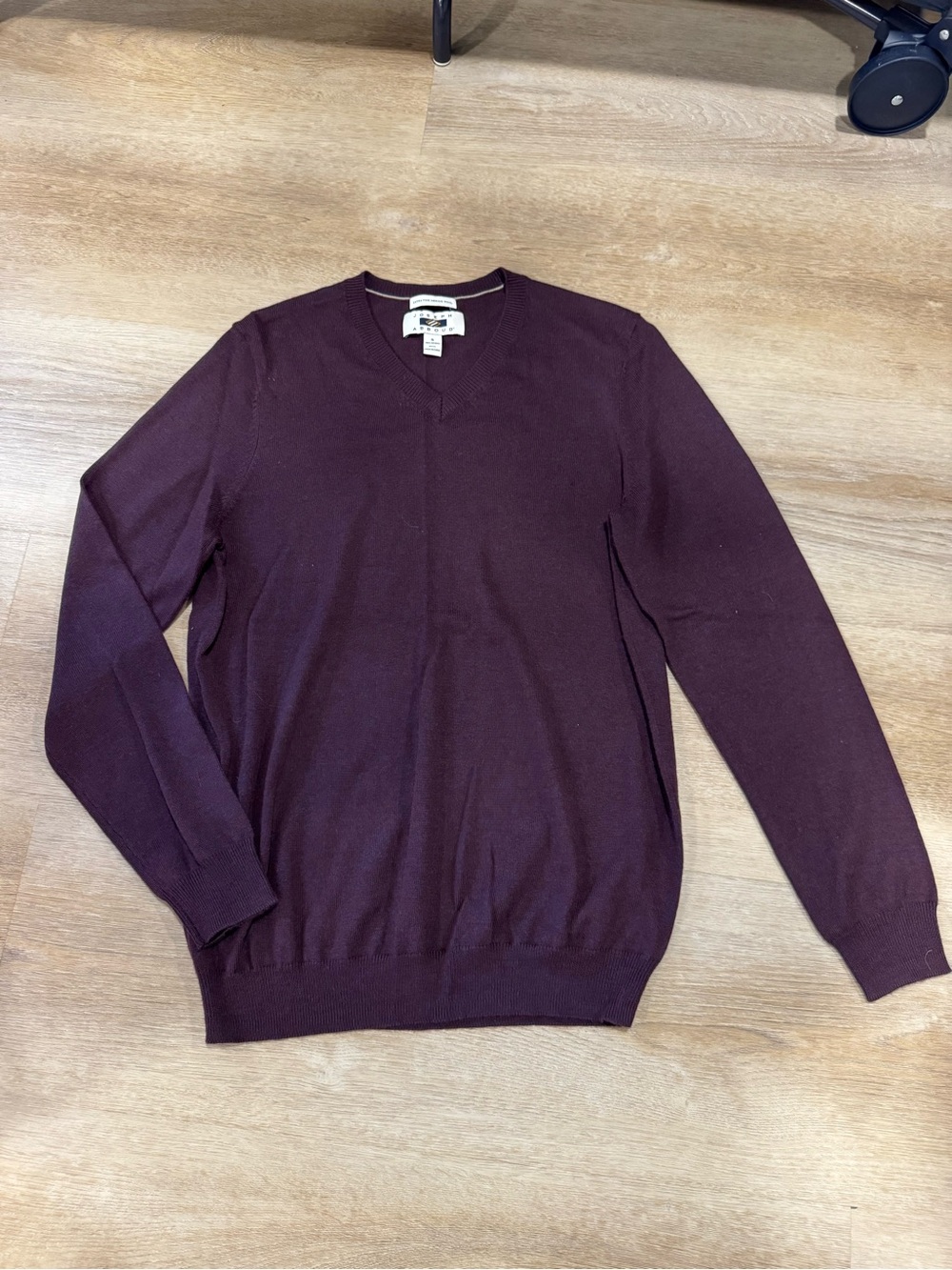 100% Merino Wool Joseph Abboud Men's V-Neck Sweater